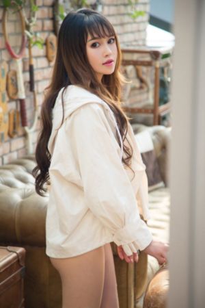 白嫩美女被朋友带到ktv啪啪_蓝光电影在线看
